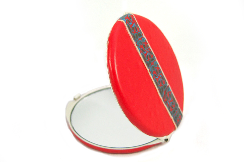 detalle-1-espejo-bolso-rojo-800x533